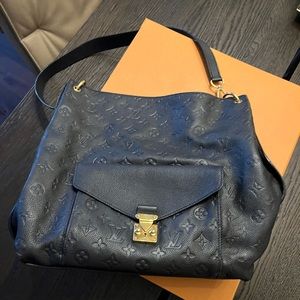 LOUIS VUITTON
Dark Navy Monogram Empreinte Metis Hobo Bag